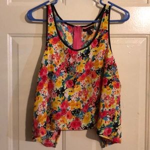 NWOT Material Girl floral top zip back closure🌺